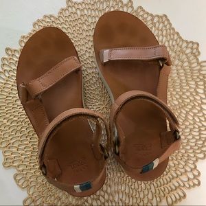 Teva Flatform Universal Sandal